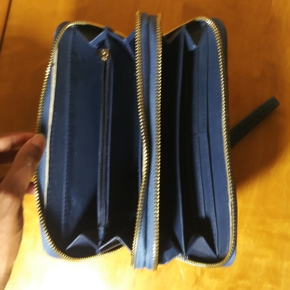 Michael Kors Spacious Blue Wallet - Picture 6 of 6